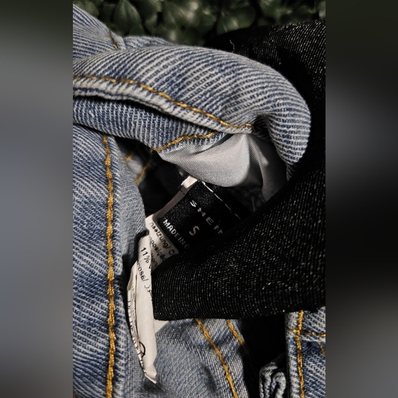 SHEIN Blue Distressed Jeans with Star Details - Picture 5 of 5